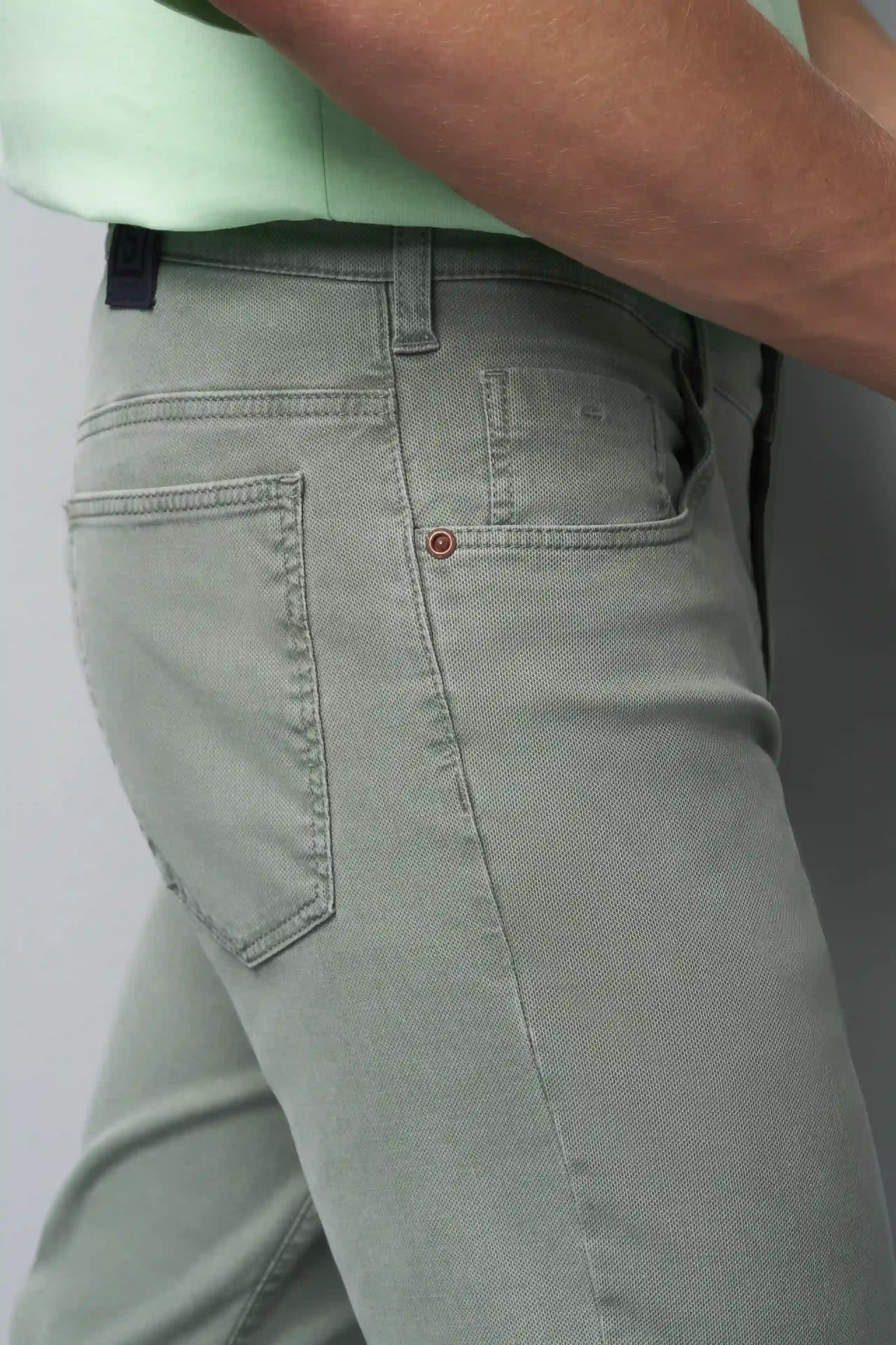 FIVE 9-6186 HIGH PERFORMANCE MICRO STRUCTURE