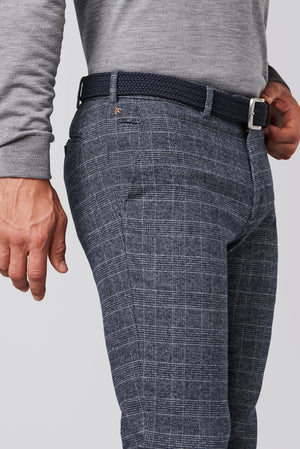 Bonn 2-8606 LUXURY PRINCE-OF-WALES